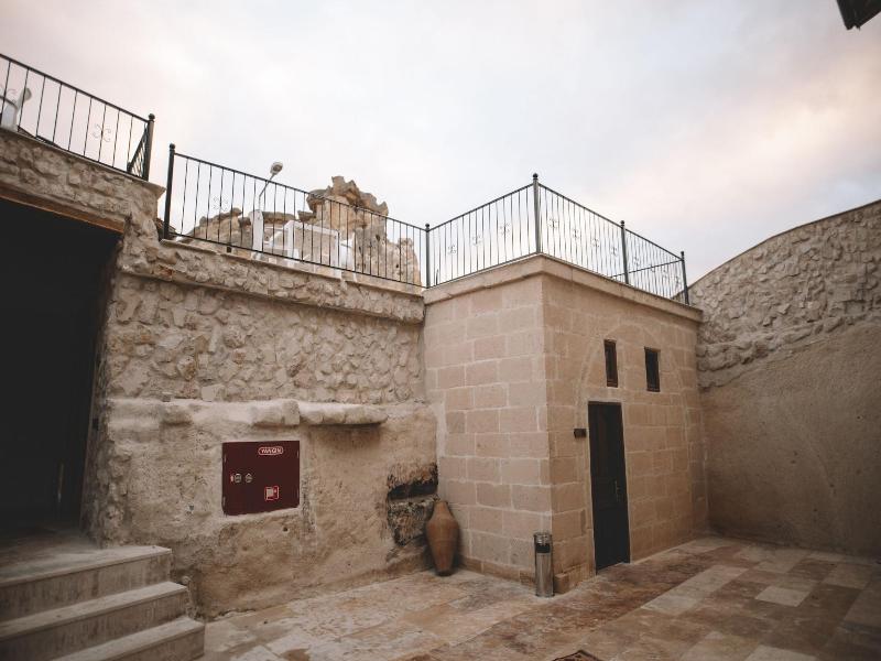 Daphne Cave Hotel