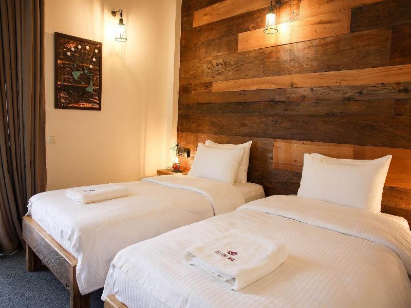 DOUBLE CLASSIC DOUBLE BED
