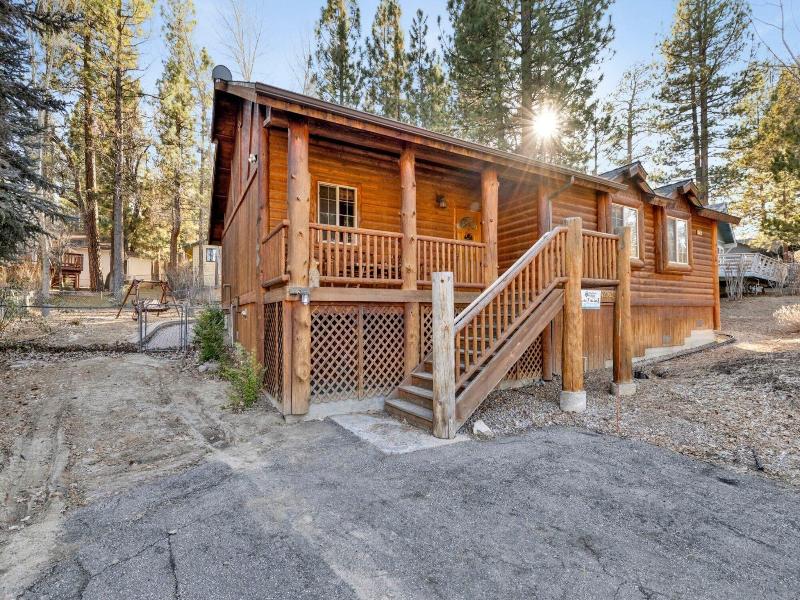 Little Cubs Cabin #1986 image