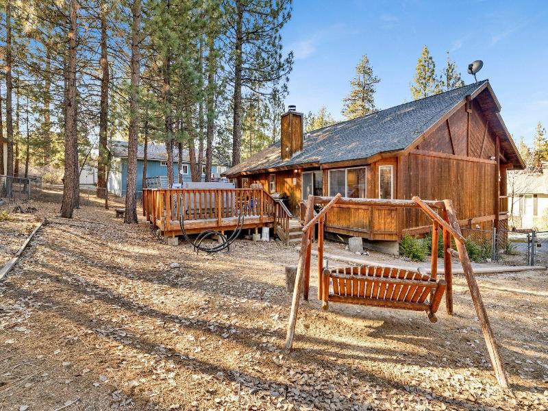 Little Cubs Cabin #1986 image