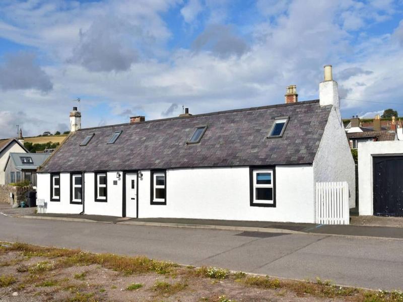 2bed Cottage Johnshaven - Family Friendy image