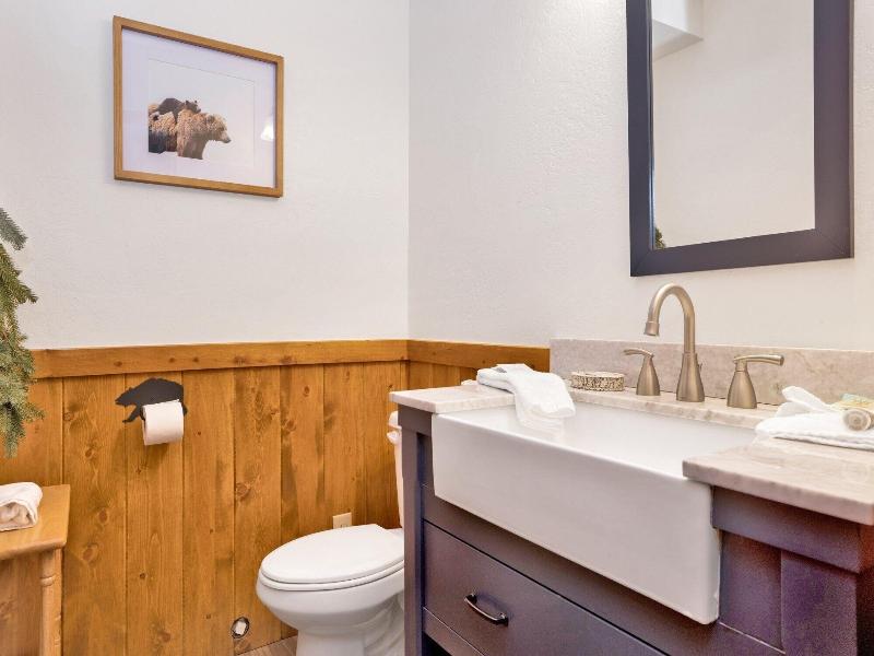 Bearfoot Lodge #2030 image