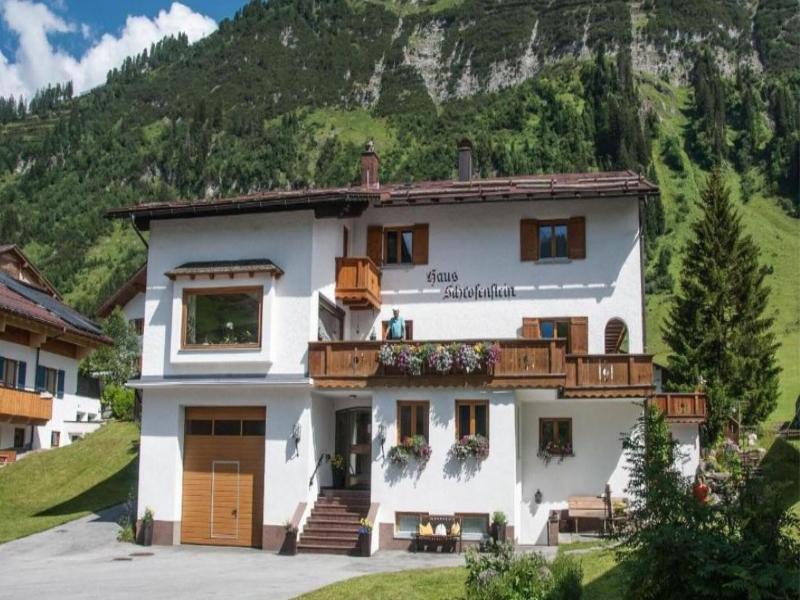 Haus Schrofenstein image