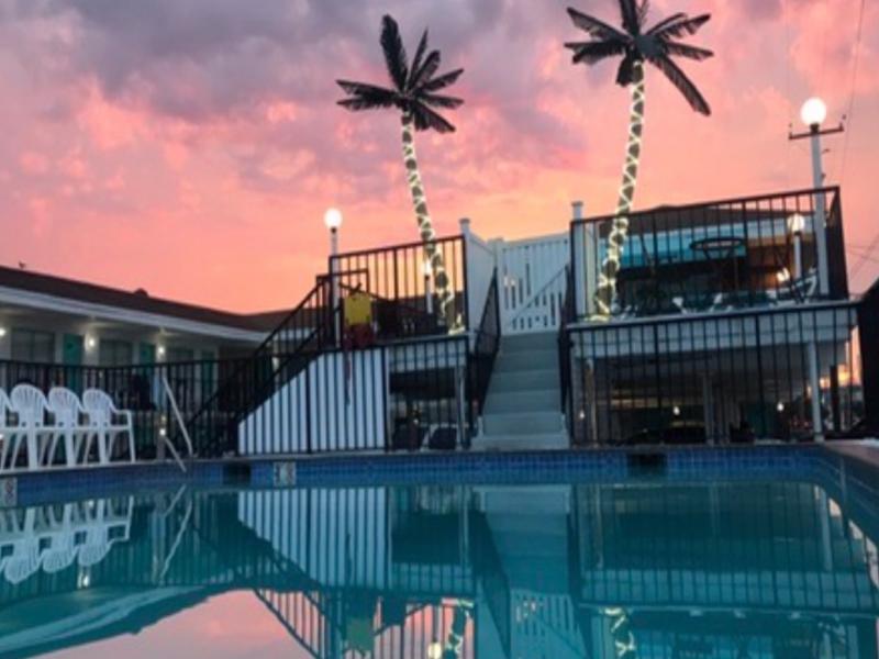 Surfcomber Motel — general view