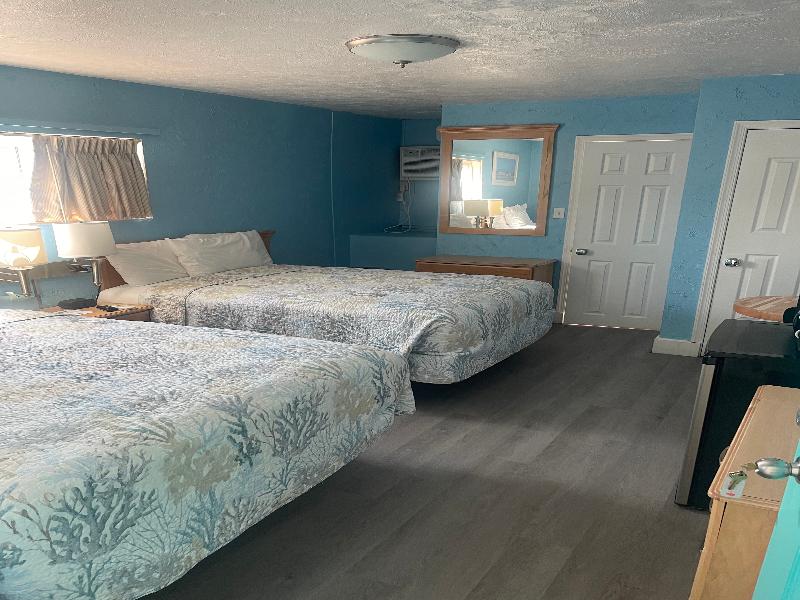 Surfcomber Motel — general view