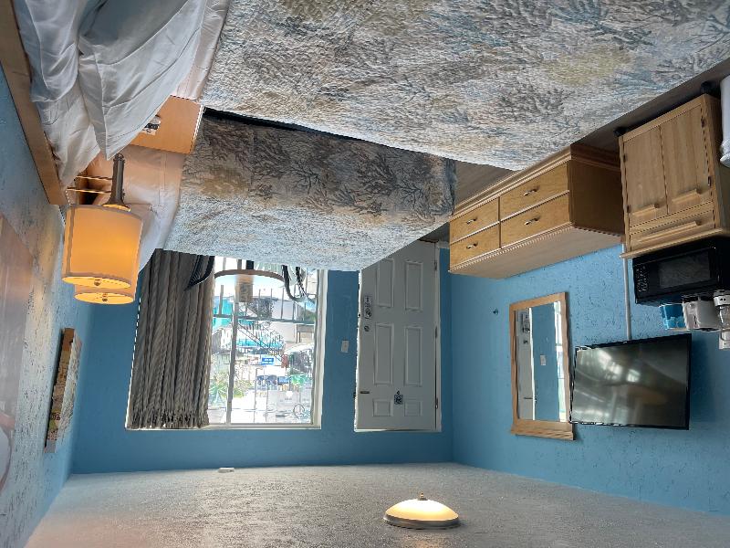 Surfcomber Motel — general view
