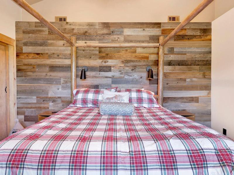 Big Bear Den #2152 image