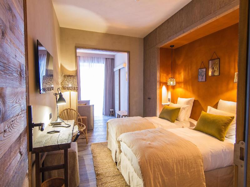Hotel De La Roche image