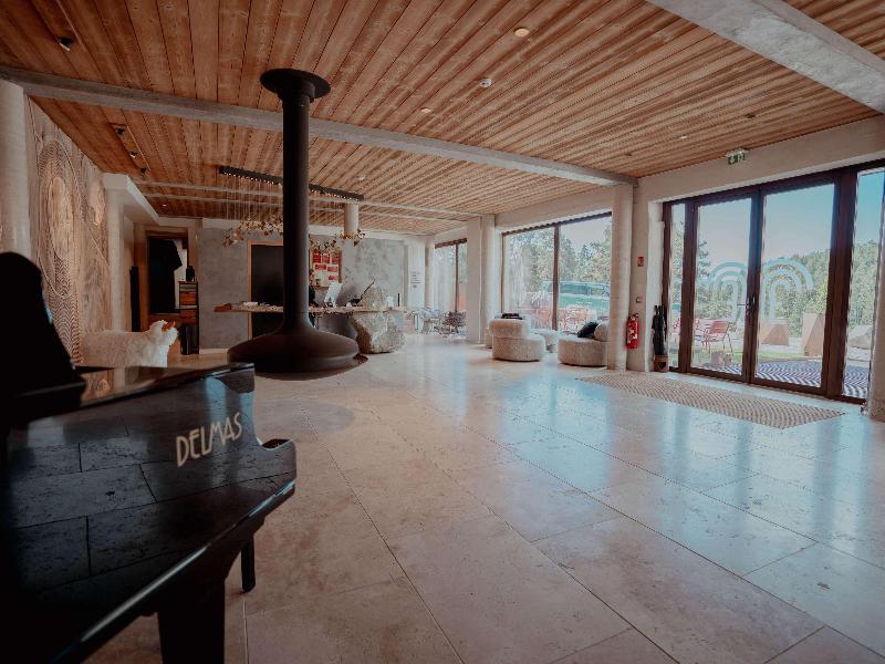 Grand Ht l'Ermitage Font-Romeu-Handwritten Collect image