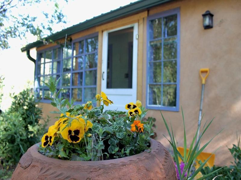 Taos Goji Farm & Eco-lodge Retreat, San Cristobal