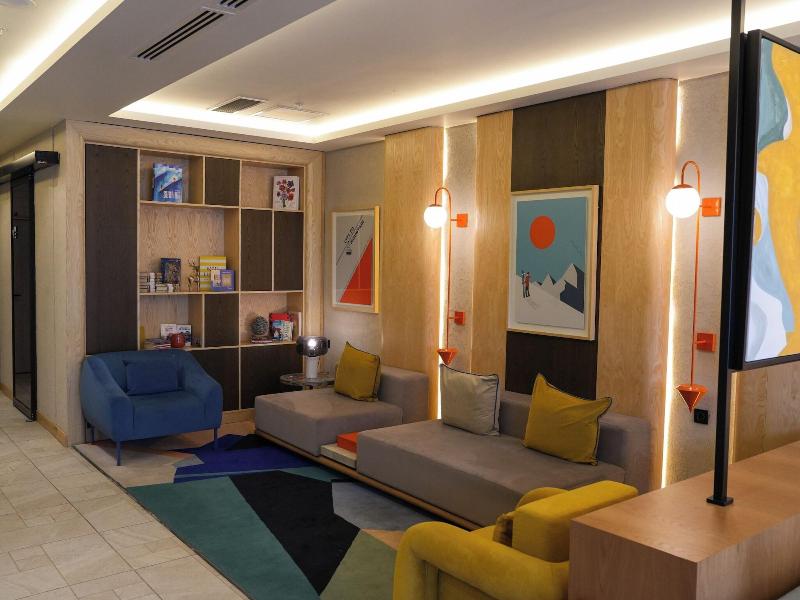 Noã©m Hotel