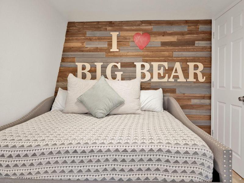 Fox & Bears Retreat#2190 image