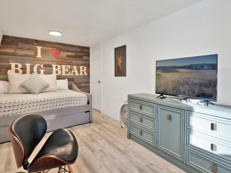 Fox & Bears Retreat#2190 image