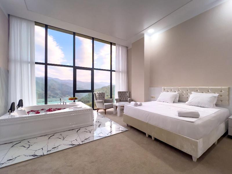 FAMILY ROOM TWO BEDS