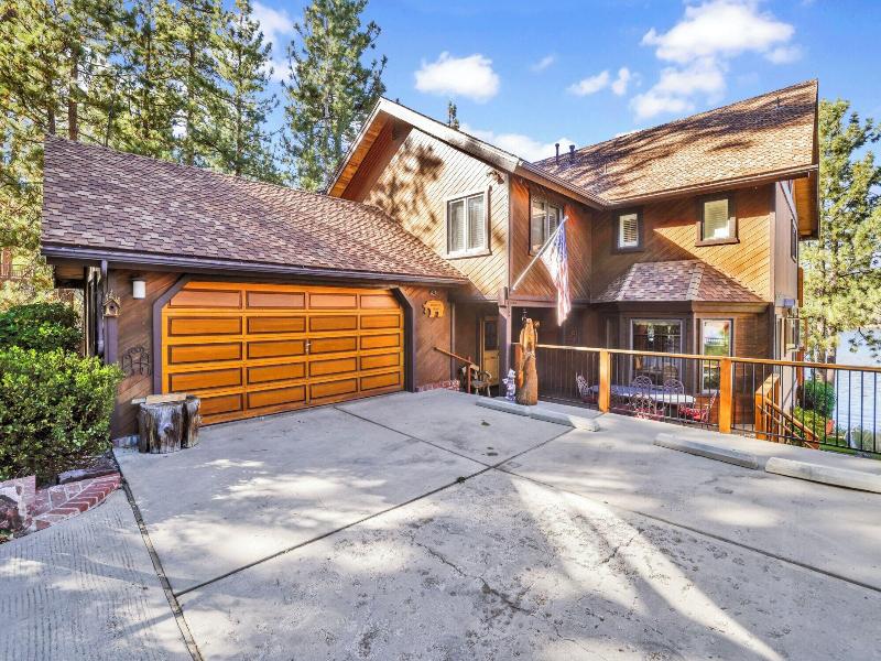 Cove Lakefront Chalet #2098 image