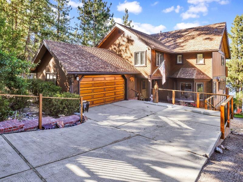 Cove Lakefront Chalet #2098 image
