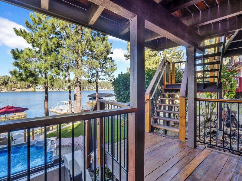 Cove Lakefront Chalet #2098 image
