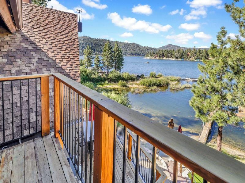 Cove Lakefront Chalet #2098 image
