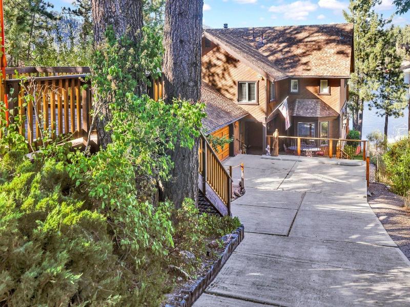 Cove Lakefront Chalet #2098 image