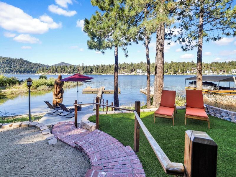 Cove Lakefront Chalet #2098 image