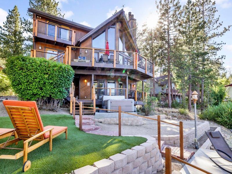 Cove Lakefront Chalet #2098 image