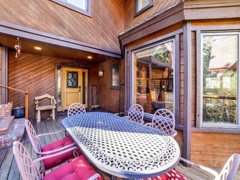 Cove Lakefront Chalet #2098 image