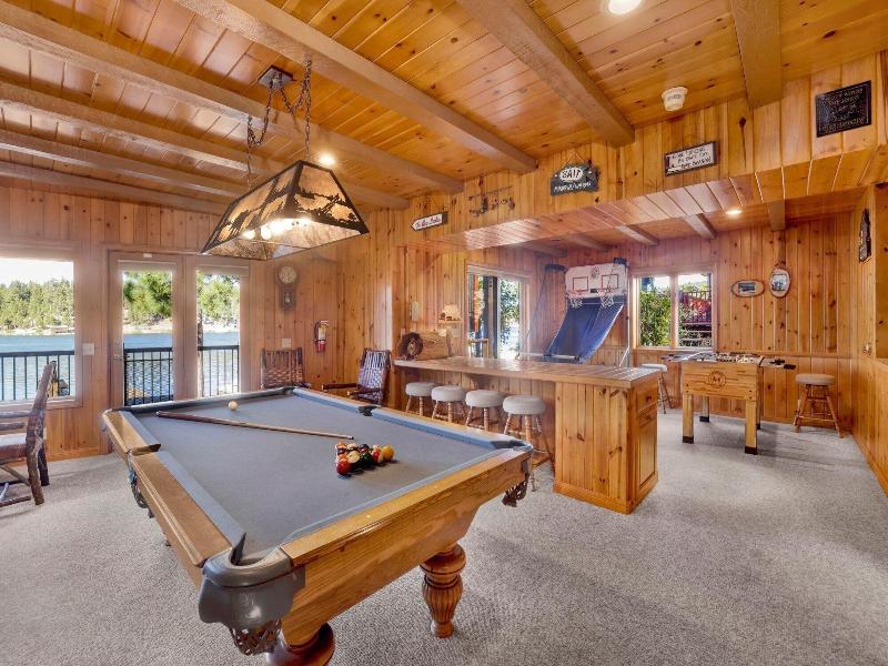 Cove Lakefront Chalet #2098 image