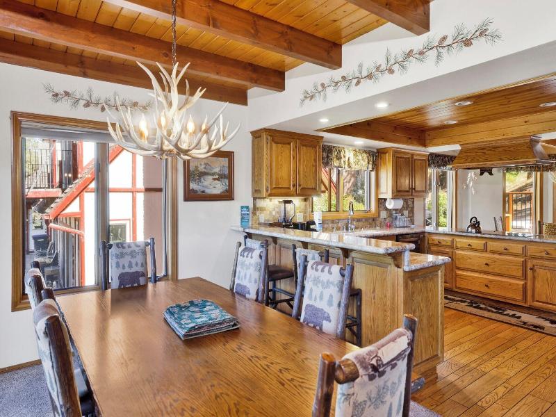 Cove Lakefront Chalet #2098 image
