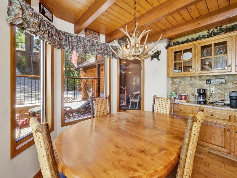 Cove Lakefront Chalet #2098 image