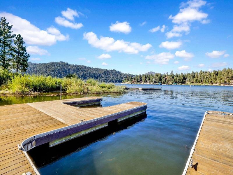 Cove Lakefront Chalet #2098 image