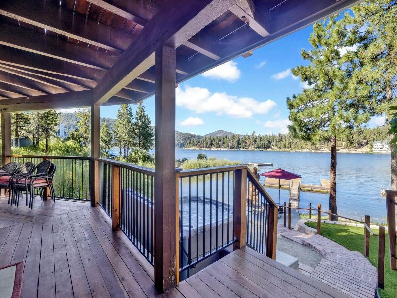 Cove Lakefront Chalet #2098 image