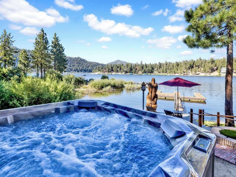Cove Lakefront Chalet #2098 image