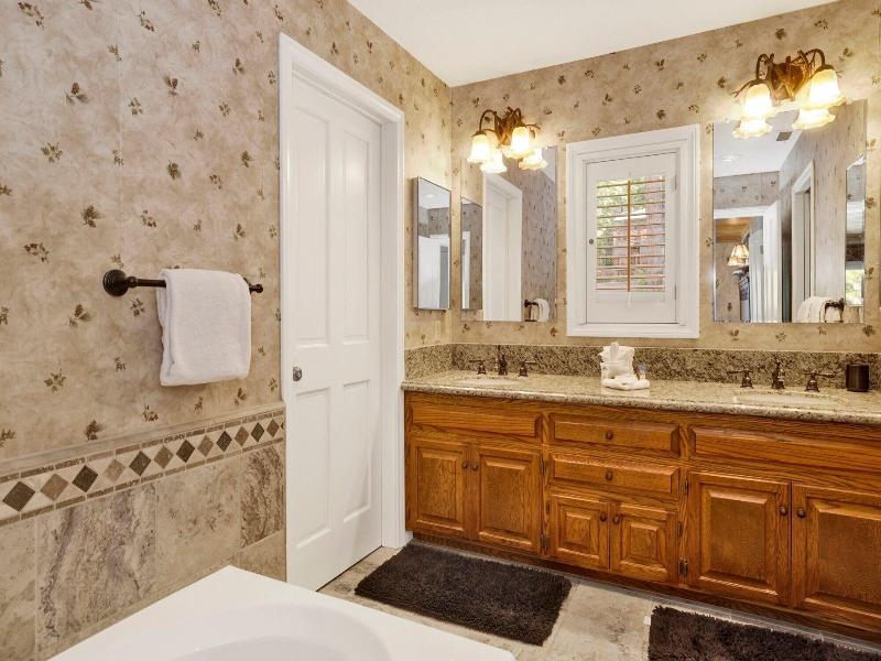 Cove Lakefront Chalet #2098 image