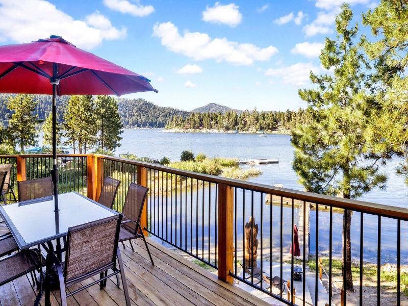 Cove Lakefront Chalet #2098 image