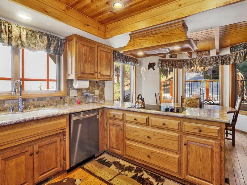 Cove Lakefront Chalet #2098 image