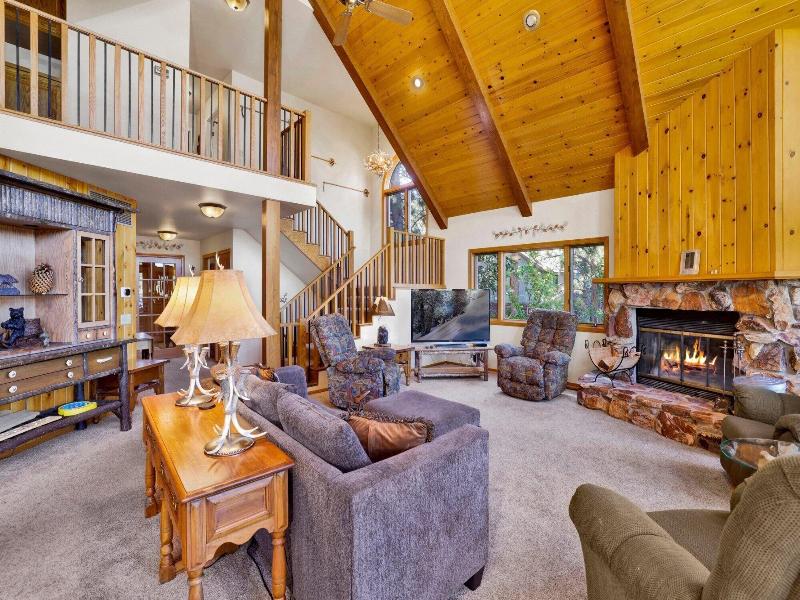 Cove Lakefront Chalet #2098 image