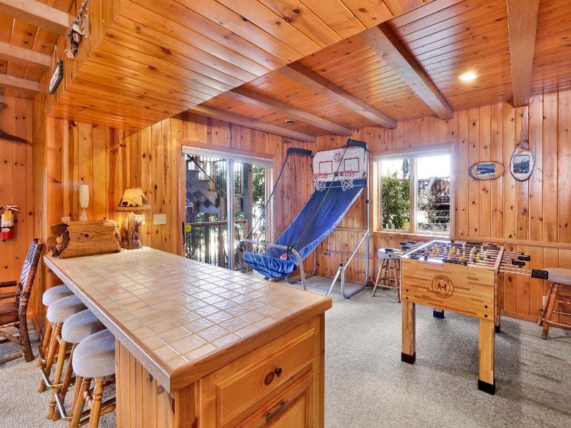 Cove Lakefront Chalet #2098 image