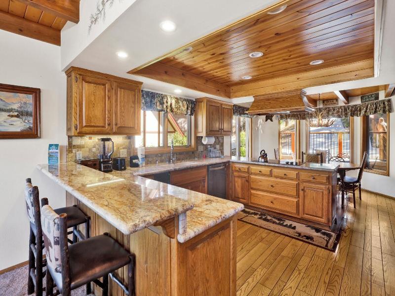 Cove Lakefront Chalet #2098 image