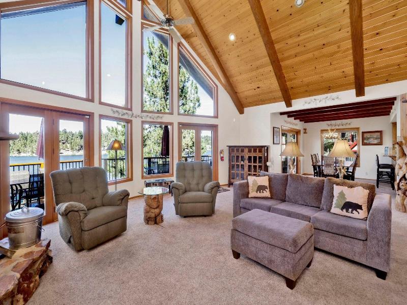Cove Lakefront Chalet #2098 image