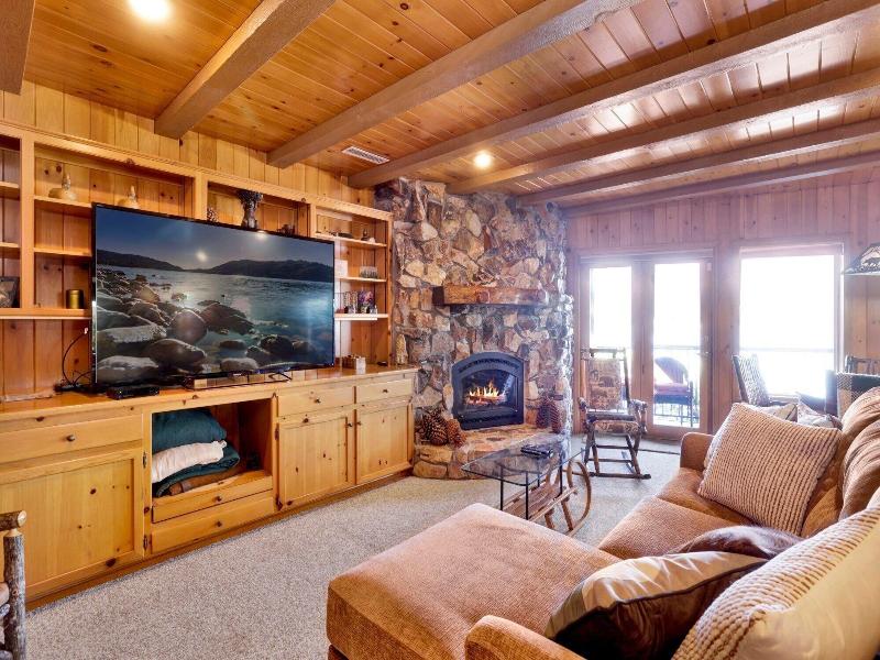 Cove Lakefront Chalet #2098 image