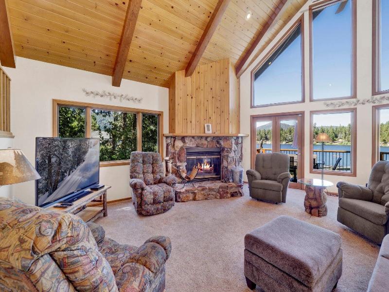 Cove Lakefront Chalet #2098 image