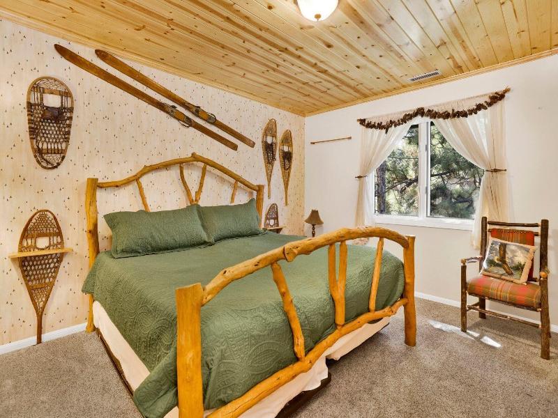 Cove Lakefront Chalet #2098 image