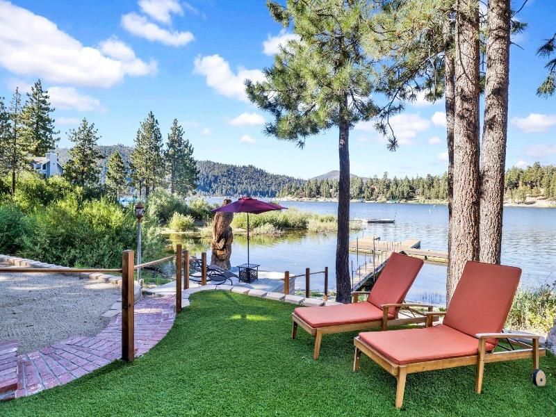 Cove Lakefront Chalet #2098 image