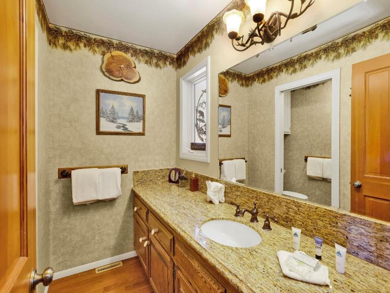 Cove Lakefront Chalet #2098 image