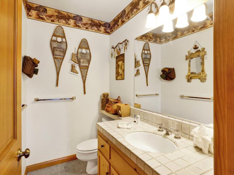 Cove Lakefront Chalet #2098 image