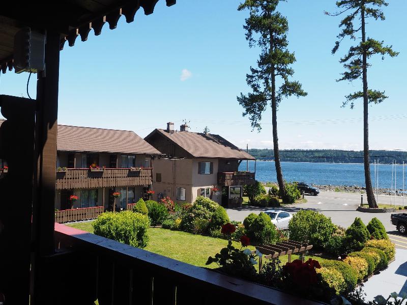 Ramada by Wyndham Campbell River image