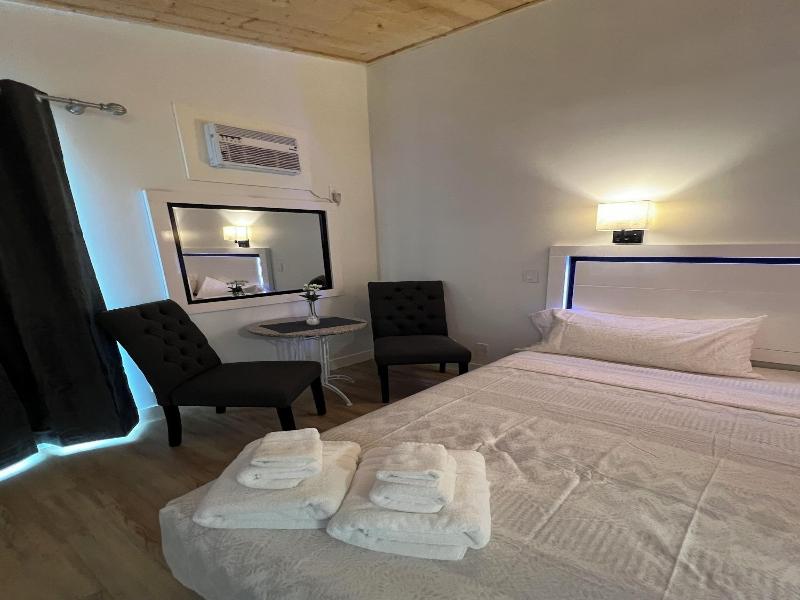 DOUBLE DELUXE TWO QUEEN BEDS