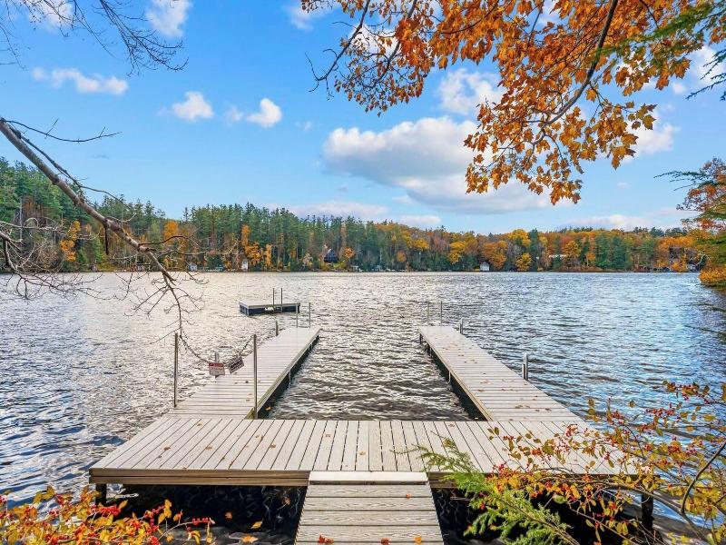 Forget-me-not By Avantstay Bold Lakefront Escape image