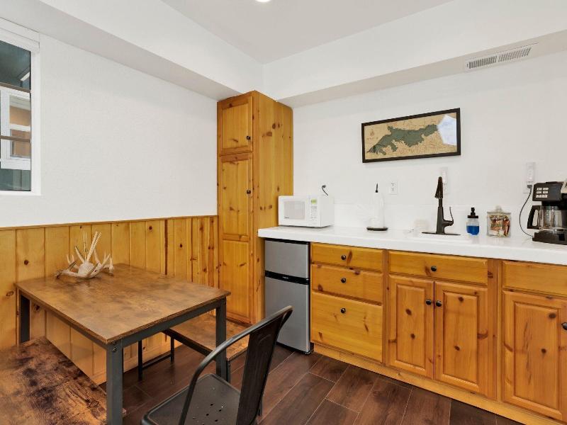 Twin Pines Lodge #2458 image