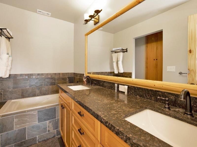 Silver Tip Chalet #2141 image